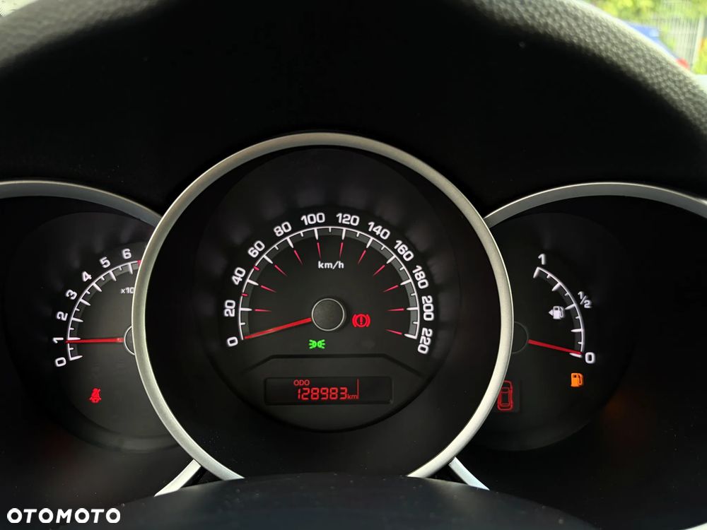 Kia Venga 1.4 CVVT ISG Vision - 21