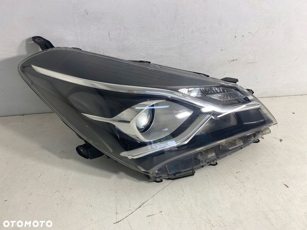 LAMPA PRAWY PRZÓD PRAWA PRZEDNIA TOYOTA YARIS III LIFT EU - 3