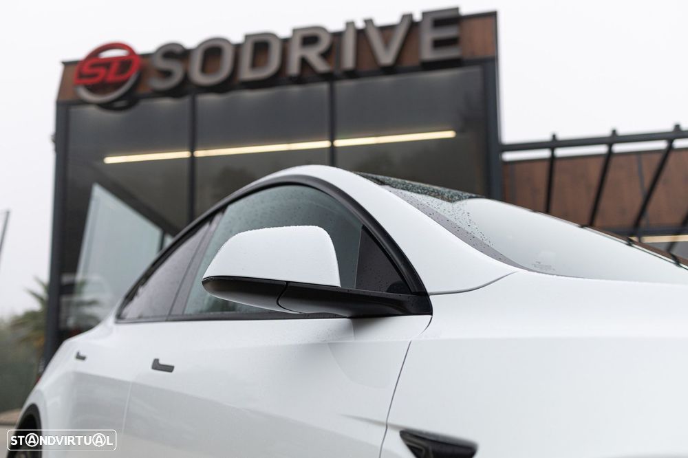 Tesla Model Y Standard RWD - 38