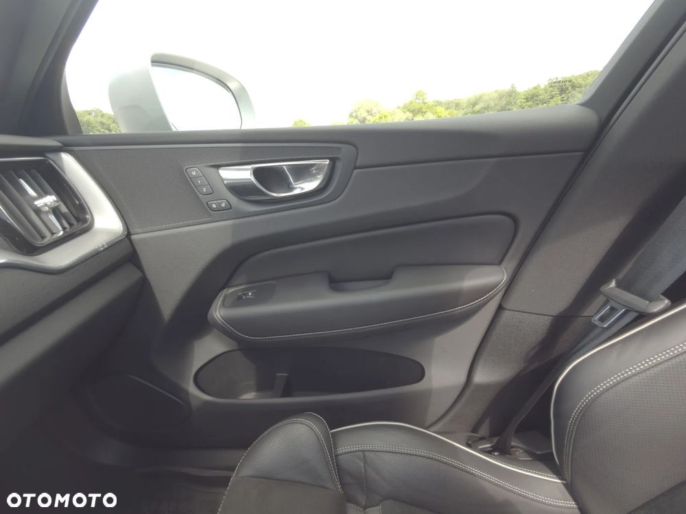 Volvo XC 60 T5 AWD R-Design - 13