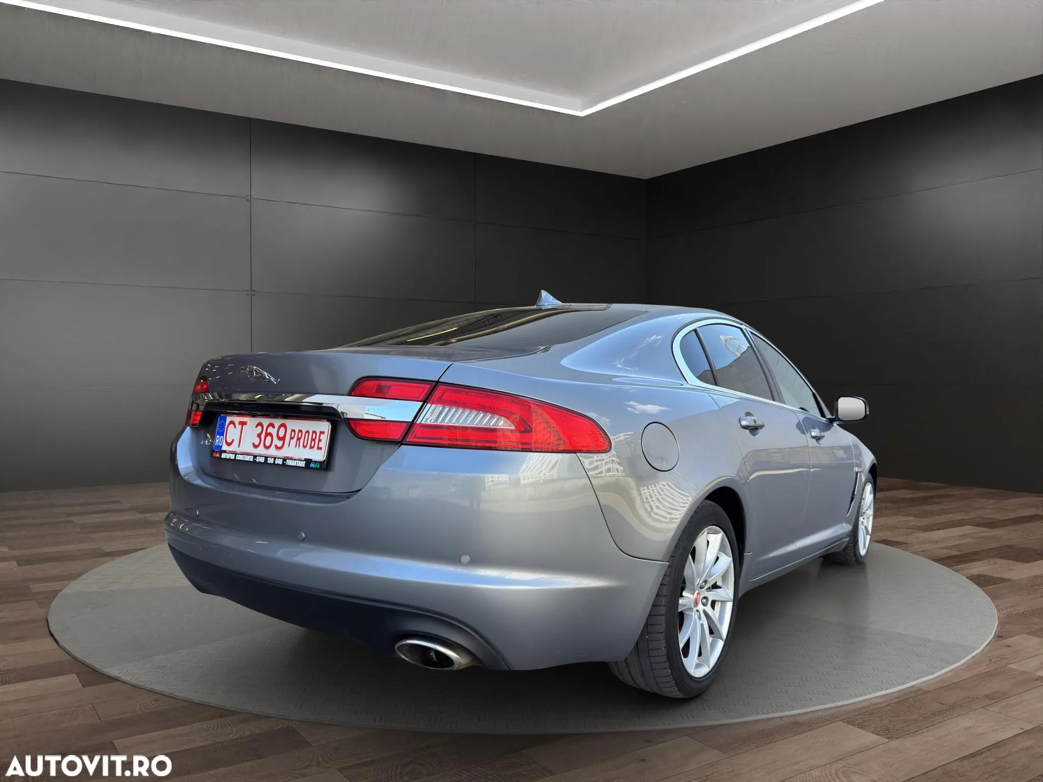 Jaguar XF - 3