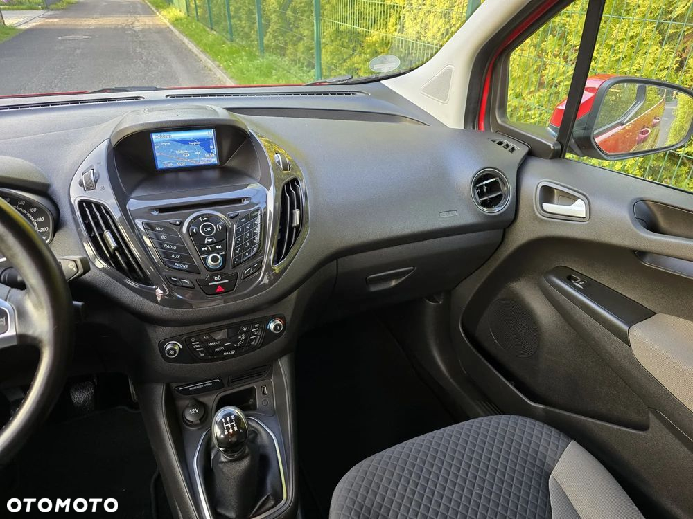 Ford Tourneo Courier 1.0 EcoBoost Titanium - 24