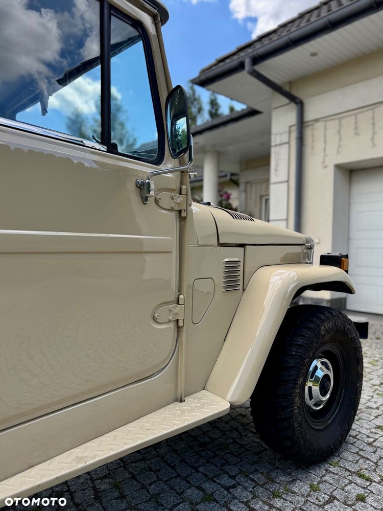 Toyota Land Cruiser - 13