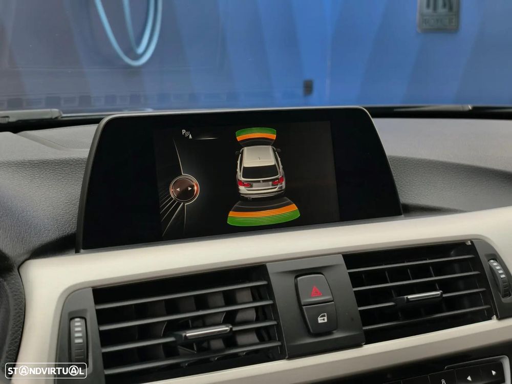 BMW 318 d Line Sport - 29