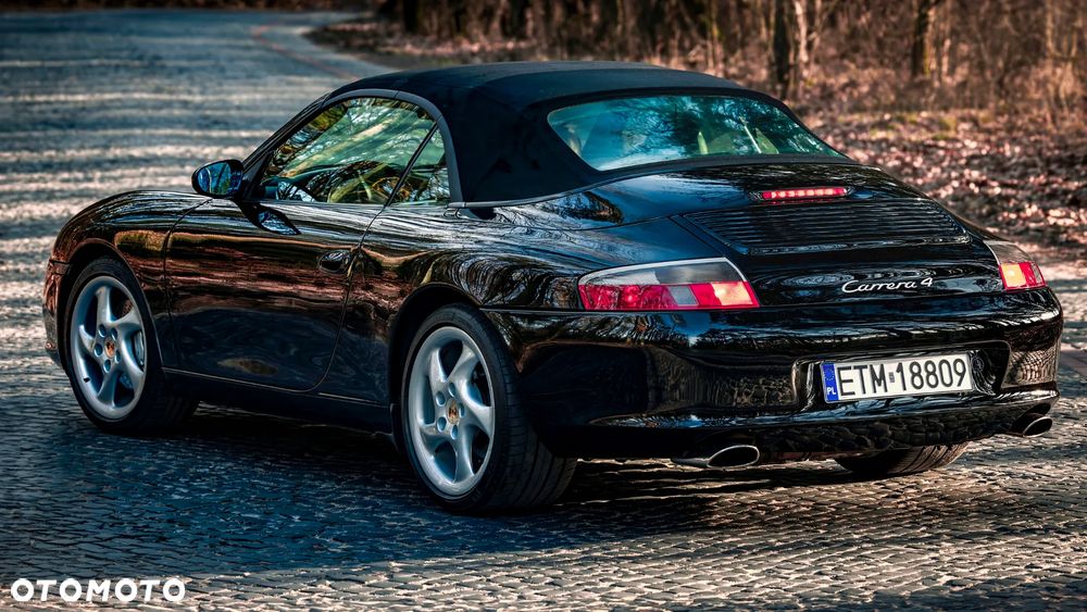 Porsche 911 Carrera 4 - 3