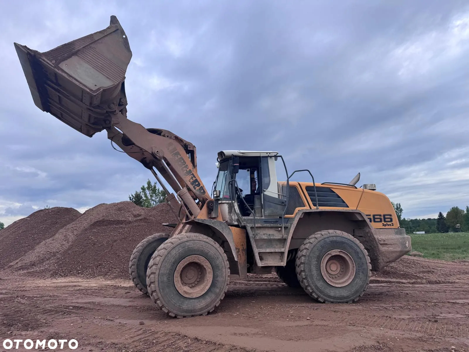 Liebherr 566 2+2 - 8