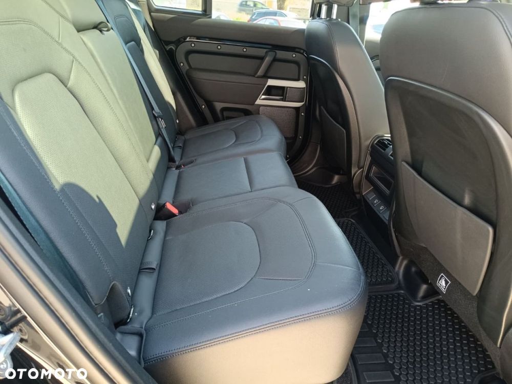 Land Rover Defender - 25