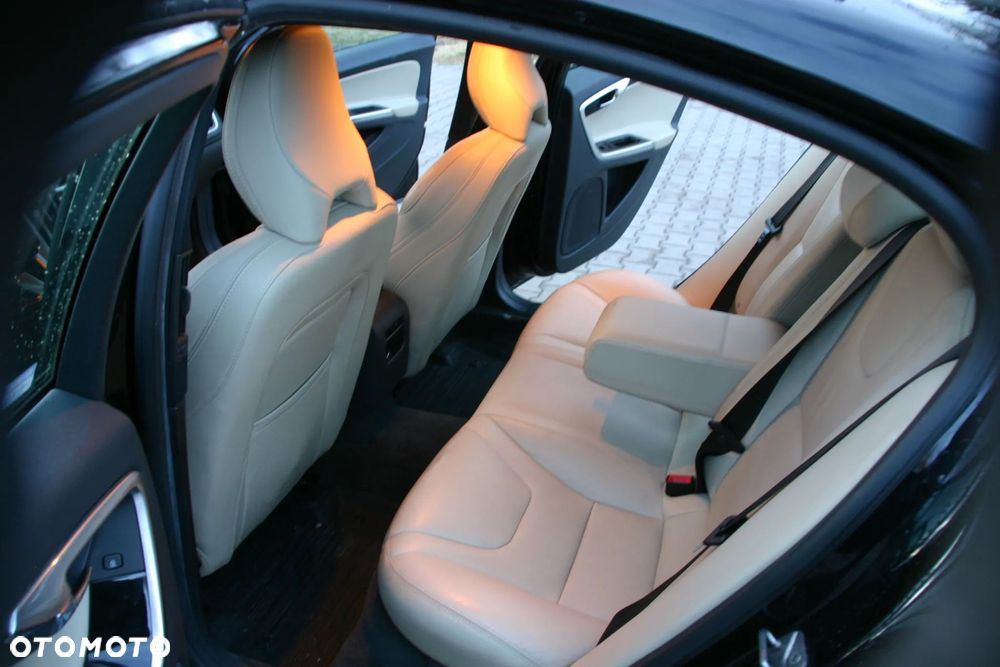 Volvo S60 D4 Drive-E Momentum - 3