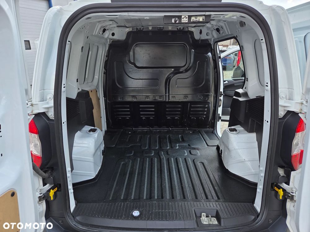 Ford Transit Courier - 16