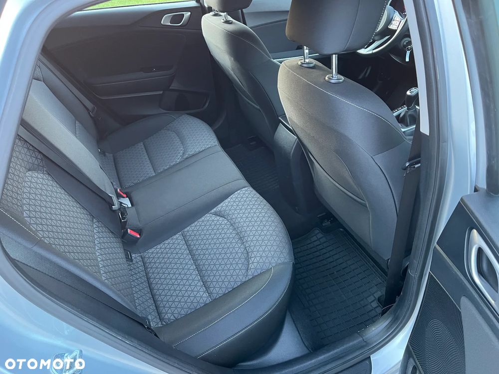 Kia Ceed 1.6 CRDi mHEV M - 10
