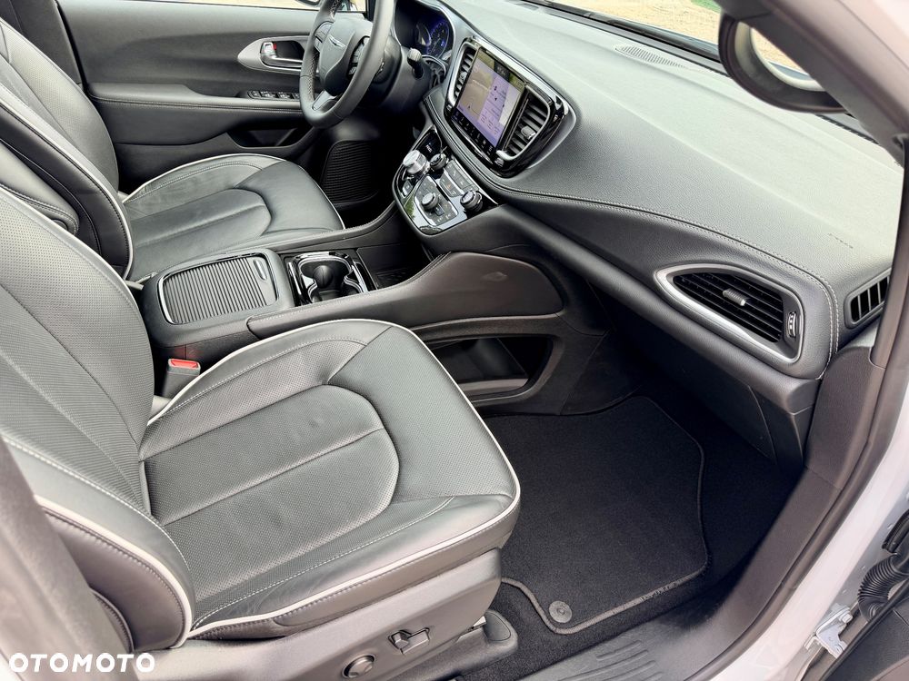 Chrysler Pacifica - 38