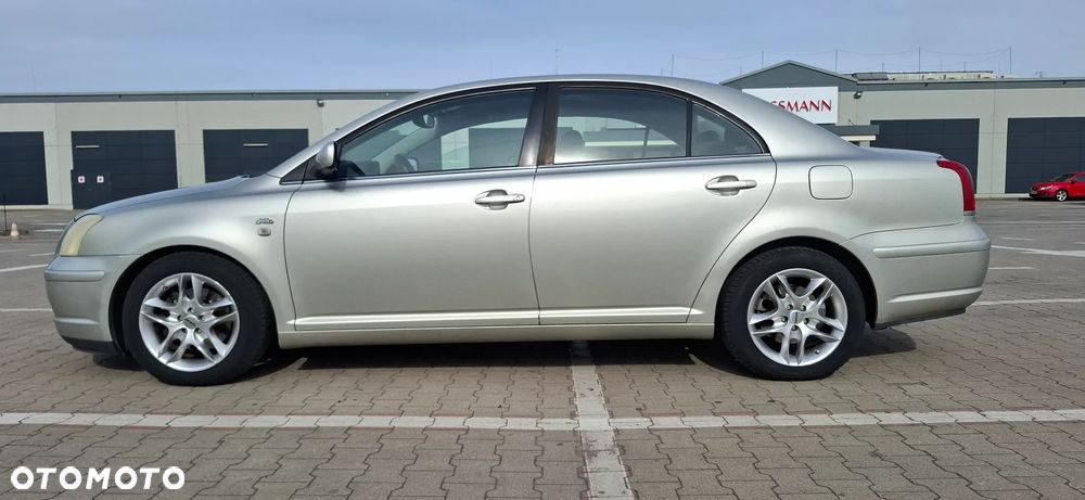 Toyota Avensis 2.0 D-4D - 12