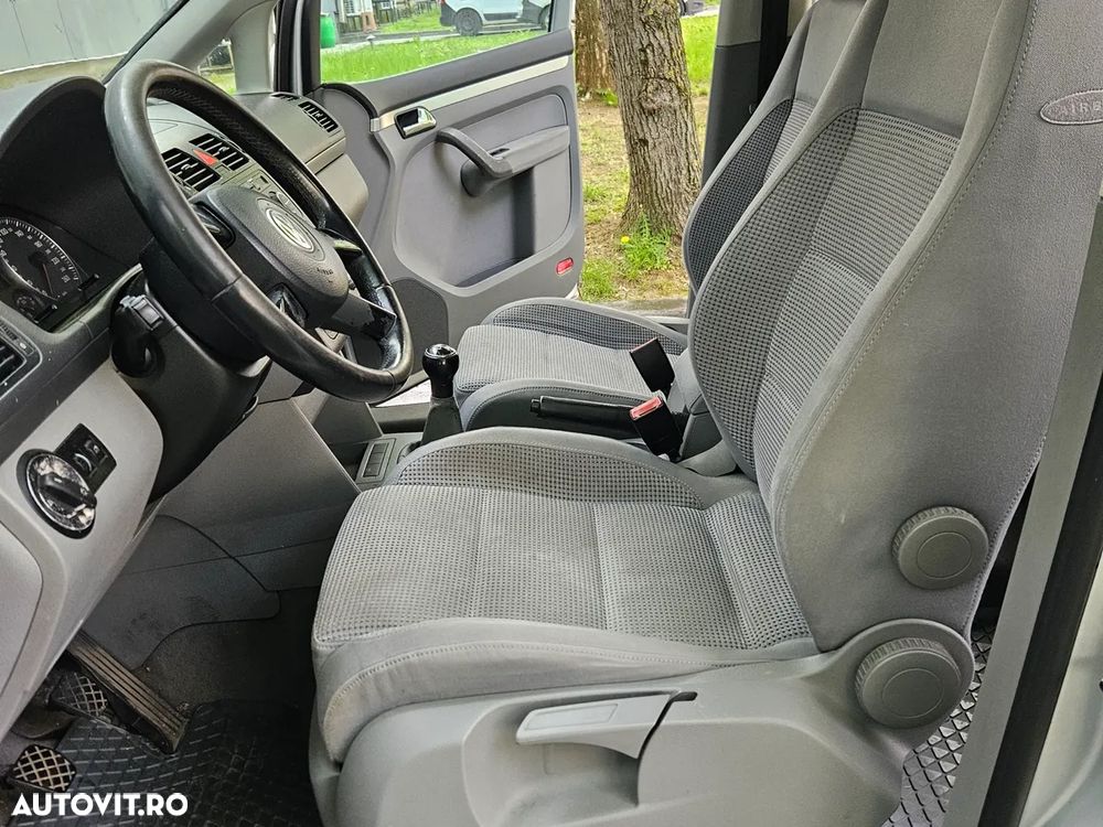 Volkswagen Touran 2.0TDI Highline - 13