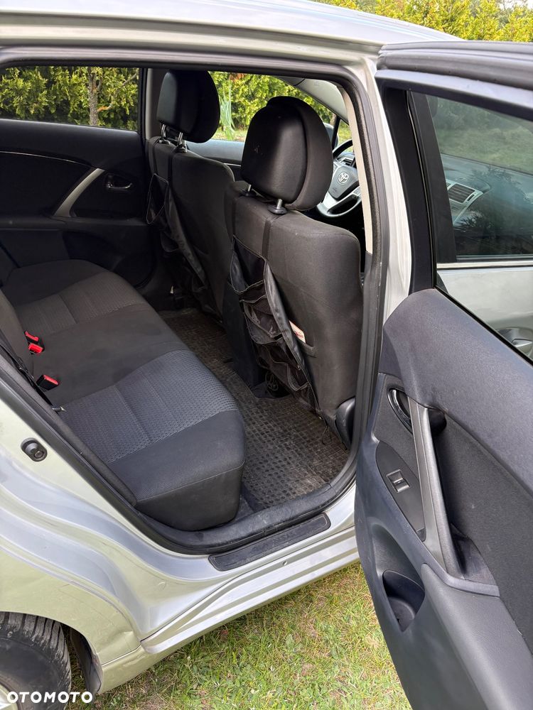 Toyota Avensis 1.8 Active - 22