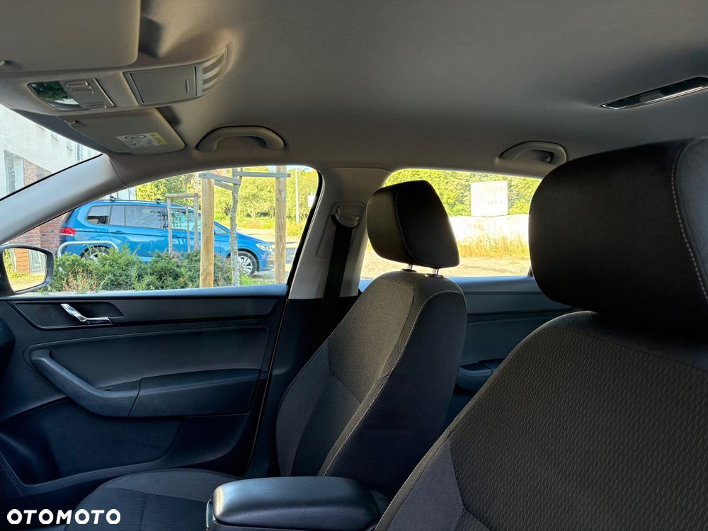 Skoda RAPID 1.2 TSI Ambition - 8