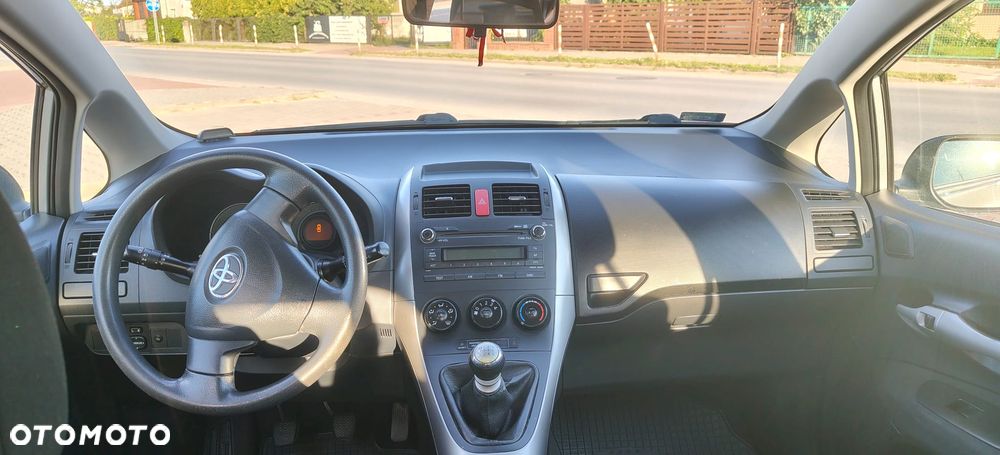 Toyota Auris 1.33 VVT-i Terra - 7