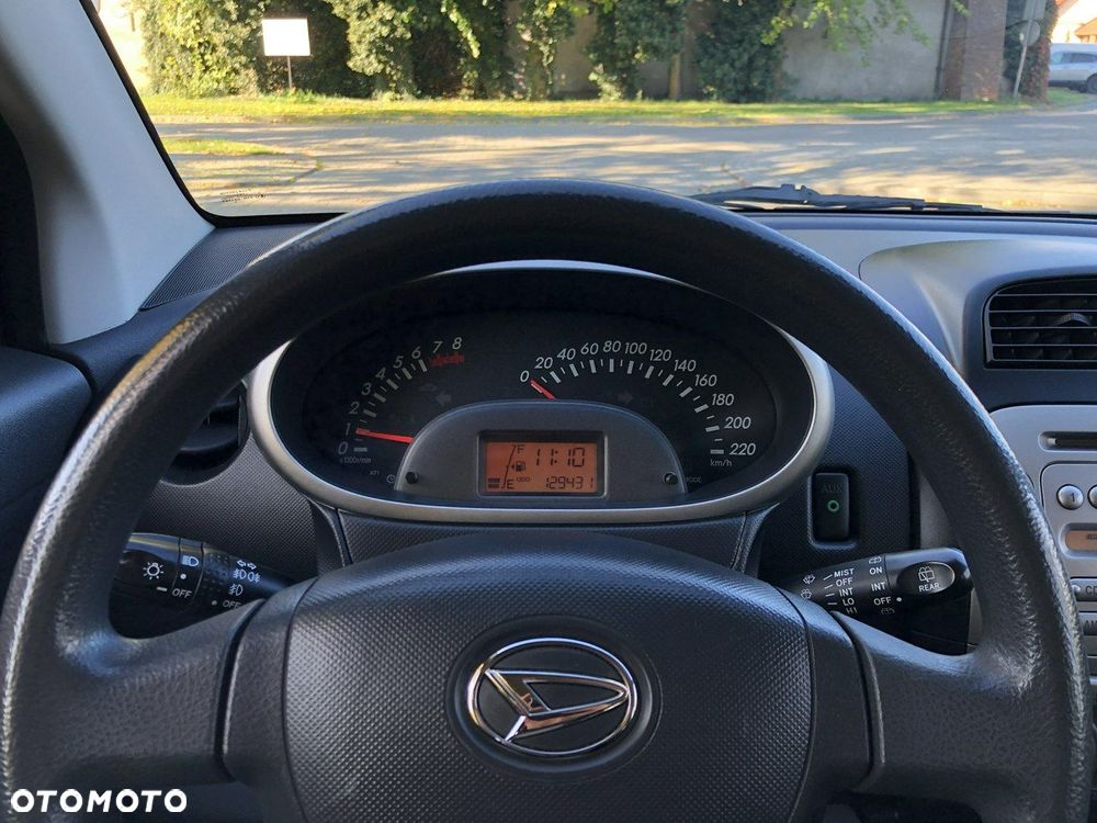 Daihatsu Sirion - 15