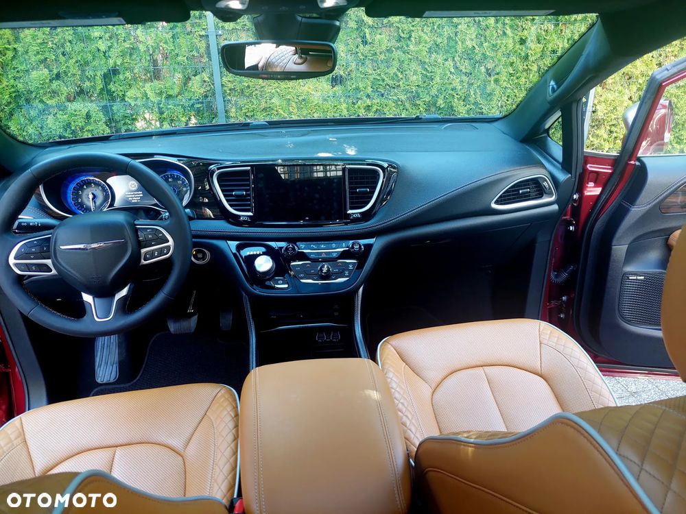 Chrysler Pacifica - 28