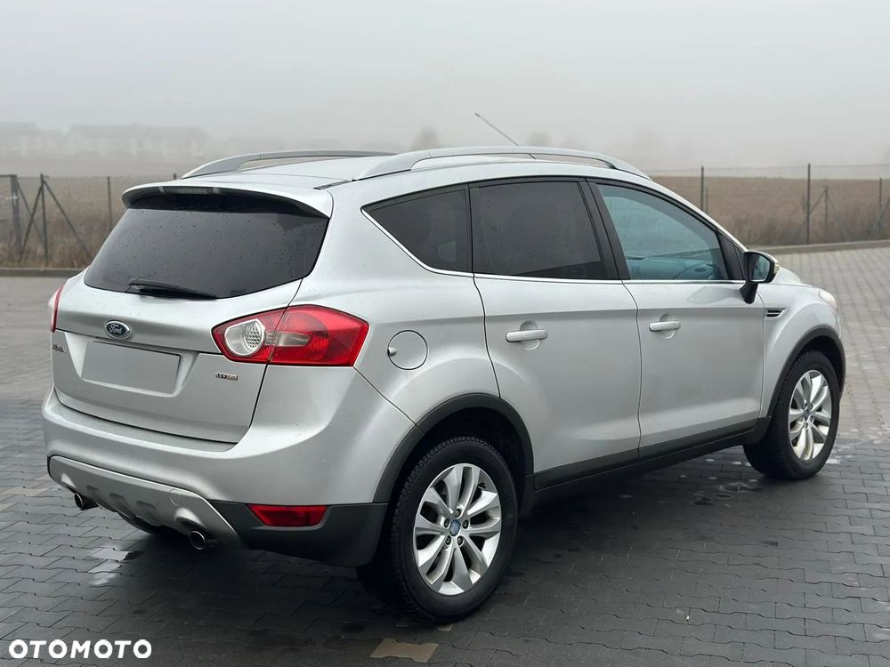 Ford Kuga 2.0 TDCi 2x4 Titanium - 4