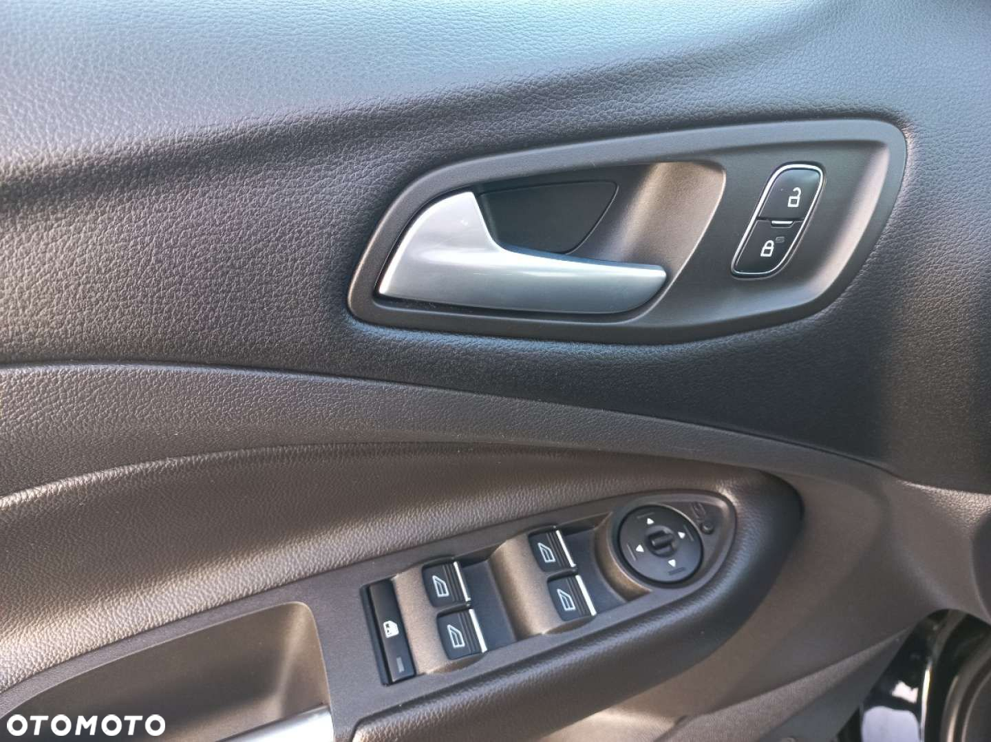 Ford Kuga - 12