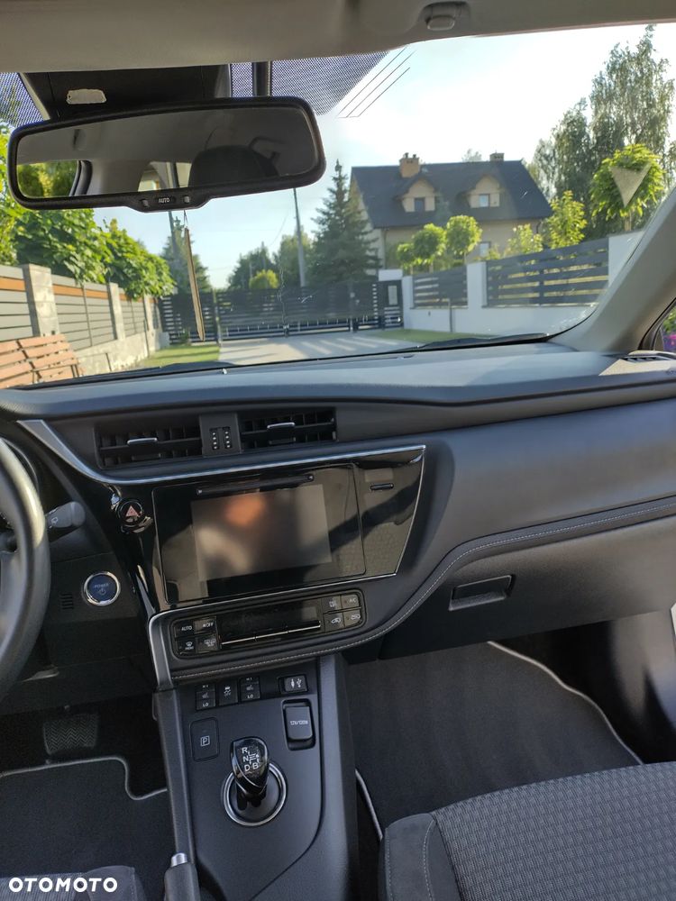 Toyota Auris Hybrid 135 Prestige - 9
