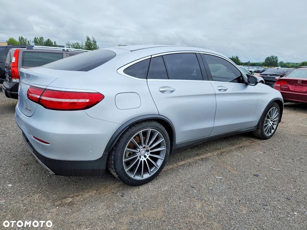 Mercedes-Benz GLC 300 4Matic 9G-TRONIC AMG Line - 2