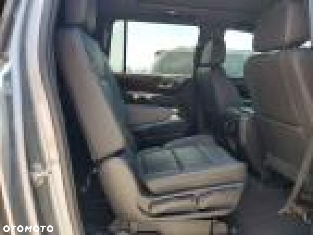 Chevrolet Suburban - 10