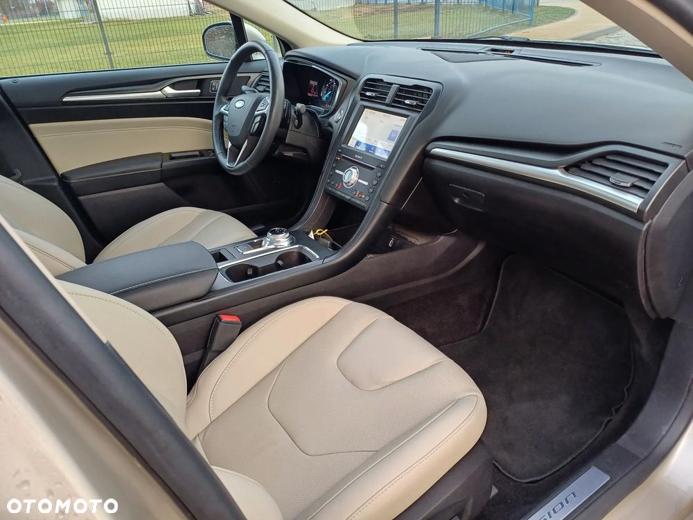 Ford Fusion 2.0 EcoBoost Titanium - 14