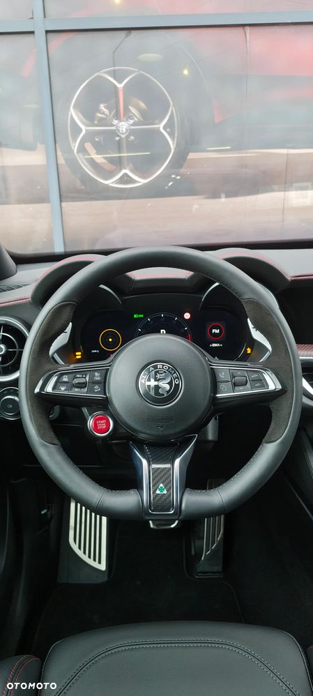 Alfa Romeo Stelvio - 14