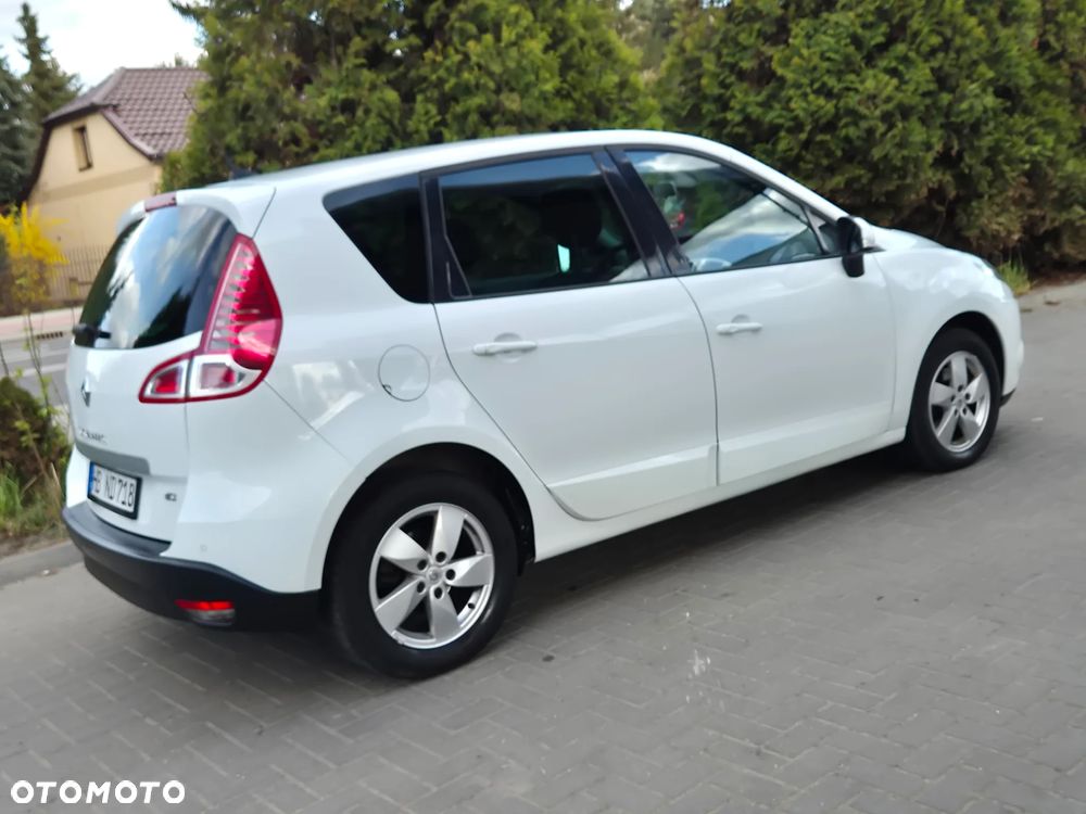 Renault Scenic 1.5 dCi Emotion - 13