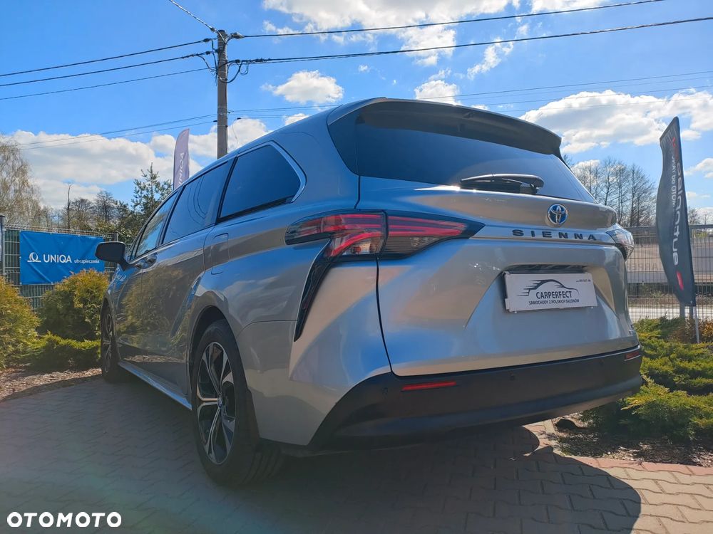 Toyota Sienna - 11