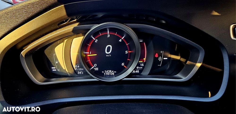 Volvo V40 D4 Summum - 16