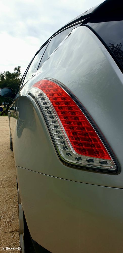 Lancia Delta 1.9 M-Jet TwinTurbo Platinum - 12