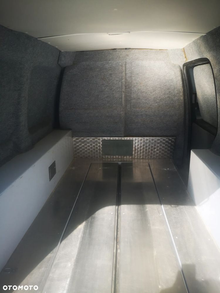 Volkswagen Caddy Maxi - 4