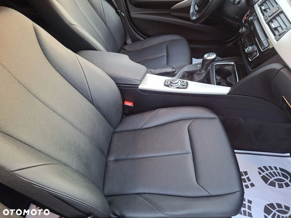 BMW Seria 3 318d Luxury Line - 36