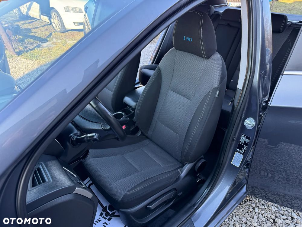 Hyundai i30 blue 1.6 CRDi Premium - 25