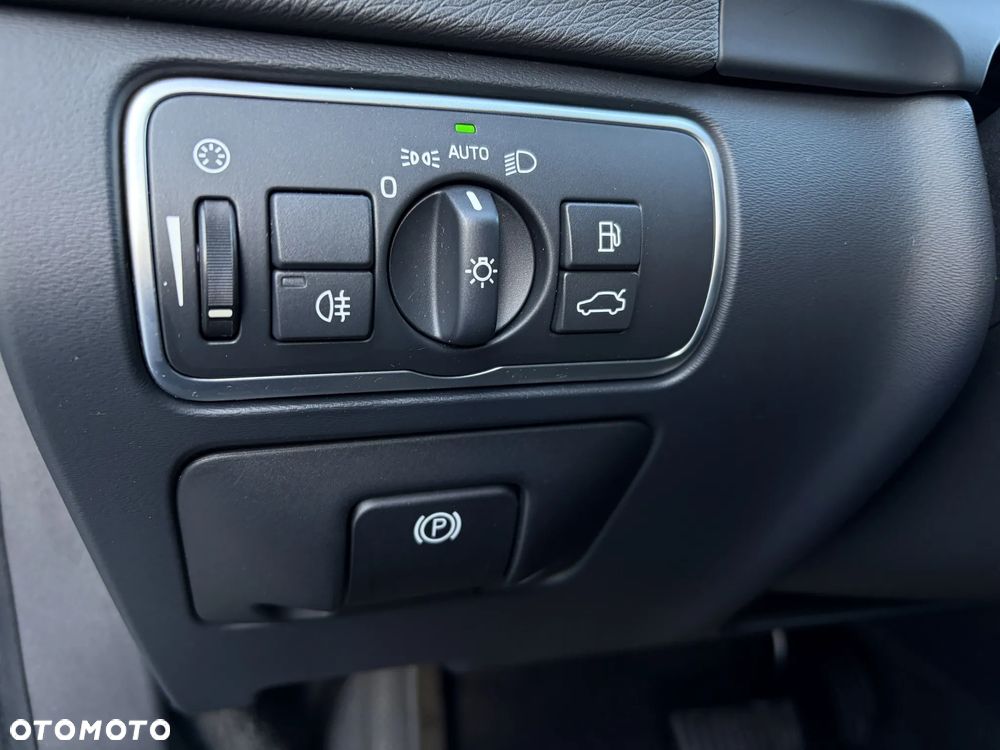 Volvo V60 D4 Geartronic Momentum - 33