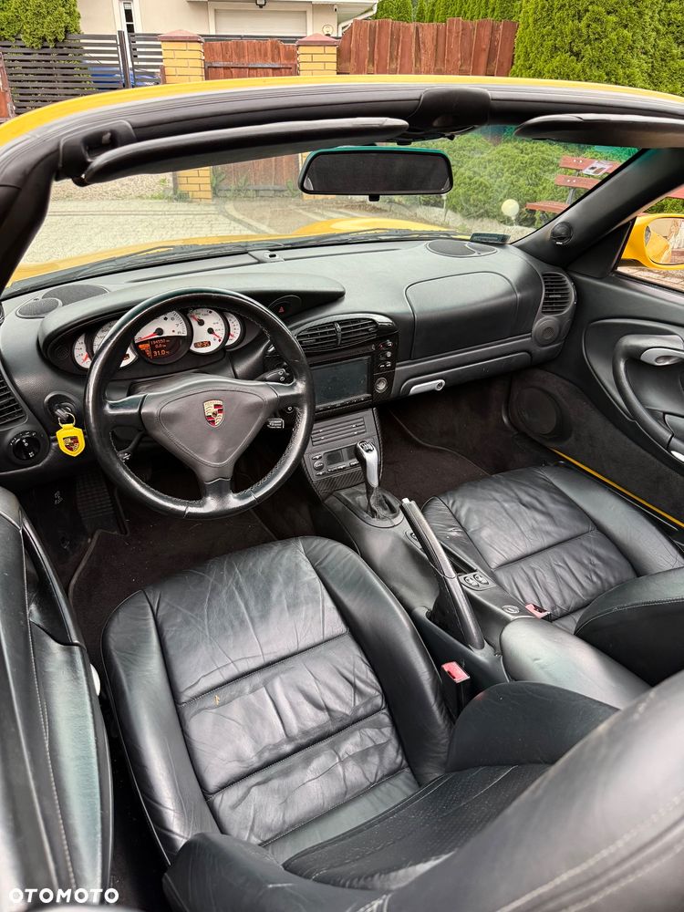 Porsche 911 Carrera 4 - 8