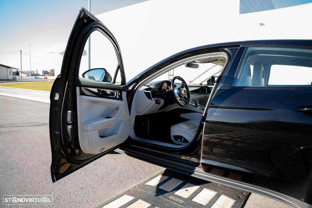 Porsche Panamera 4 E-Hybrid - 4