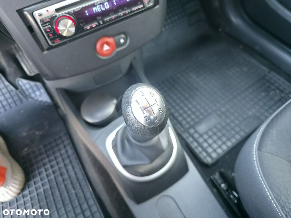 Renault Clio - 11