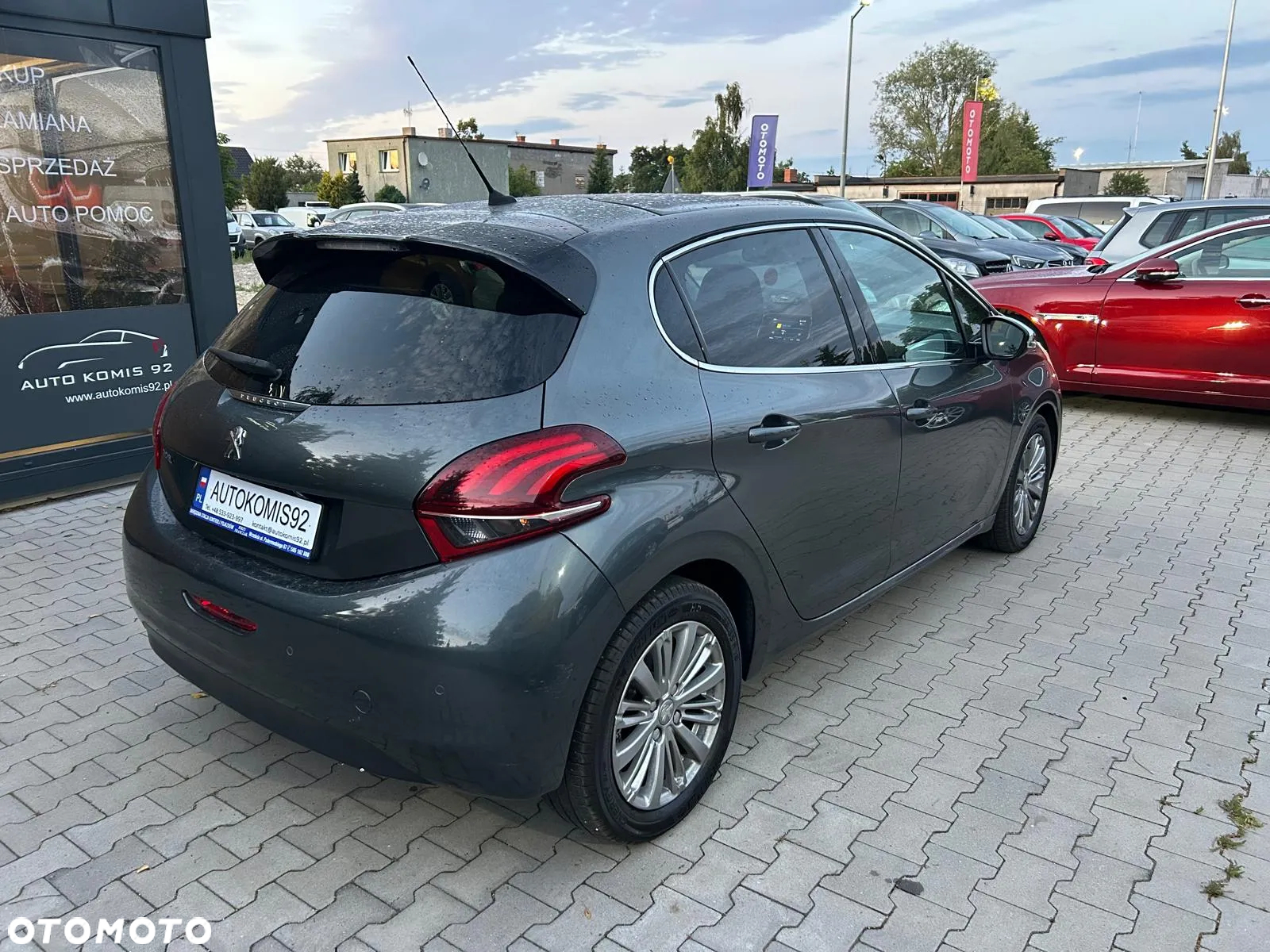 Peugeot 208 1.6 BlueHDi Allure S&S - 4