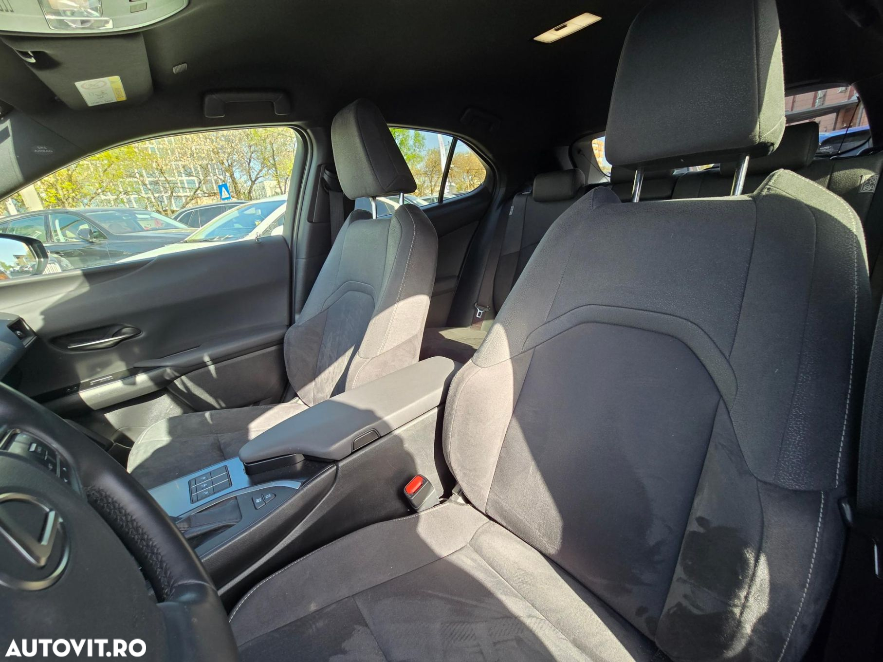 Lexus UX 250h 2.0L HEV 20H- (178 HP) 4X2 CVT Executive - 12