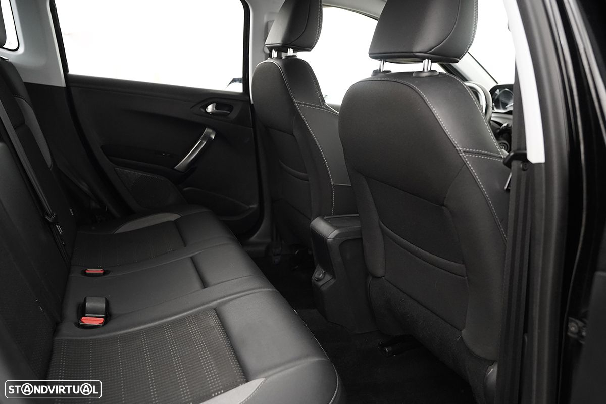 Peugeot 2008 1.2 PureTech Allure - 23