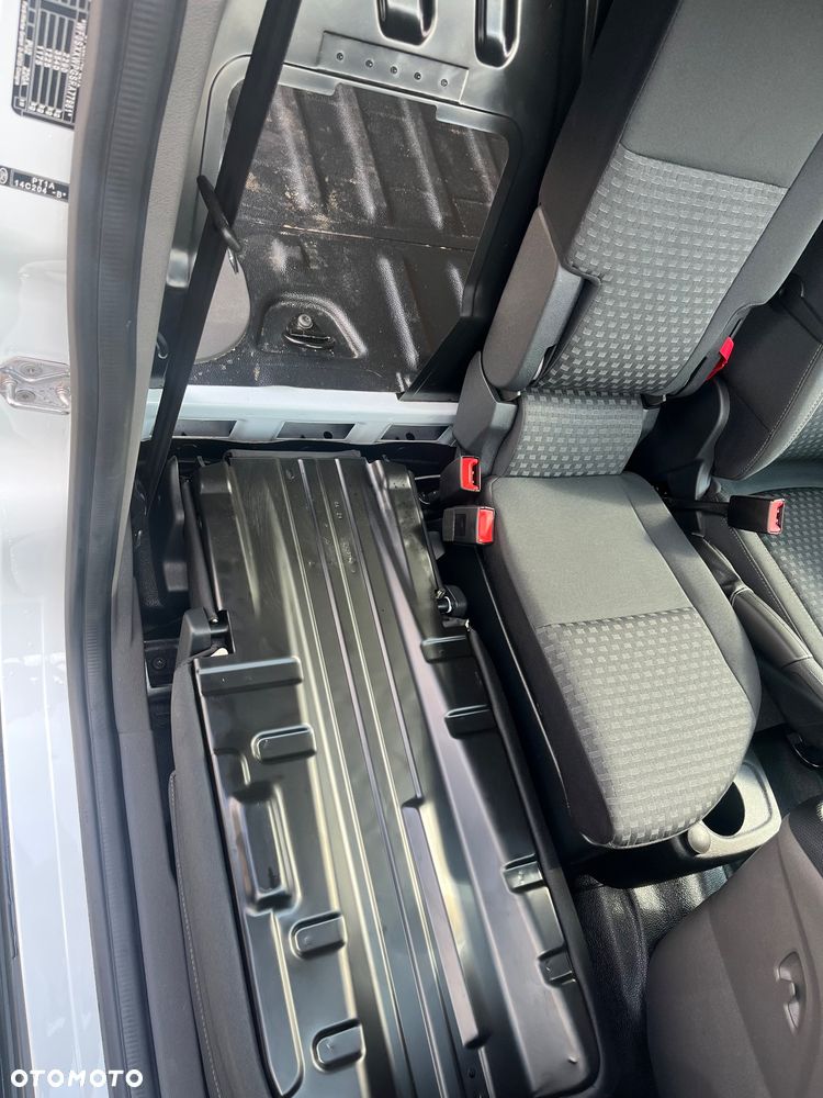 Ford Transit Connect - 22