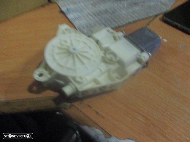 Motor Elevador Vidro A2048200142 MERCEDES W212 2011 FE MERCEDES W204 CLASSE C 2008 220CDI 170CV 4P CINZA F ESQ MERCEDES W204 2008 C220 Cdi 170Cv 5P PRETO FE - 2