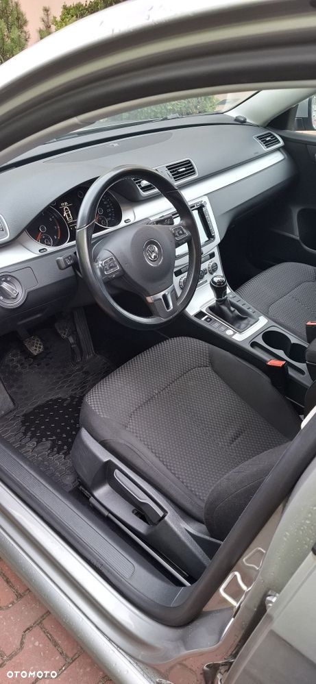 Volkswagen Passat - 4