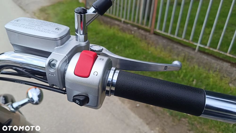 Suzuki Intruder - 17