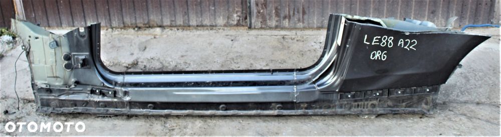 PRÓG CIĘTY LEWY BMW E82 E88 ORYGINAŁ LAKIER