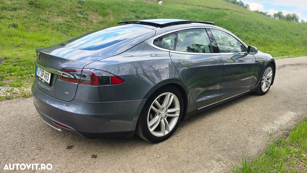 Tesla Model S - 2