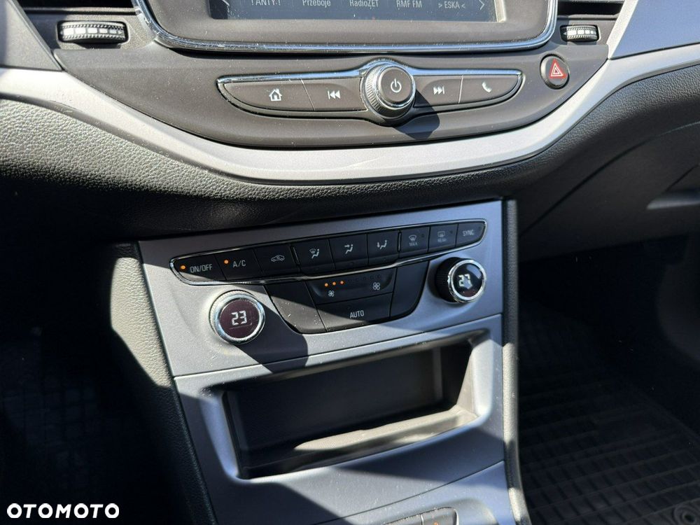 Opel Astra 1.4 T Enjoy S&S - 26